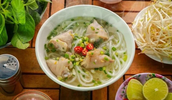 Bật mí cách nấu bánh canh giò heo với nước lèo thơm ngon