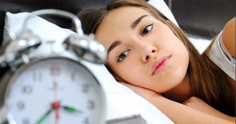 Thức khuya ảnh hưởng tới sức khỏe của mẹ và bé