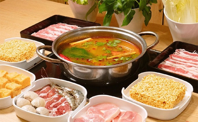 Nhà hàng buffet lẩu Food Street là địa điểm lí tưởng dành cho những dịp liên hoan, tụ họp bạn bè