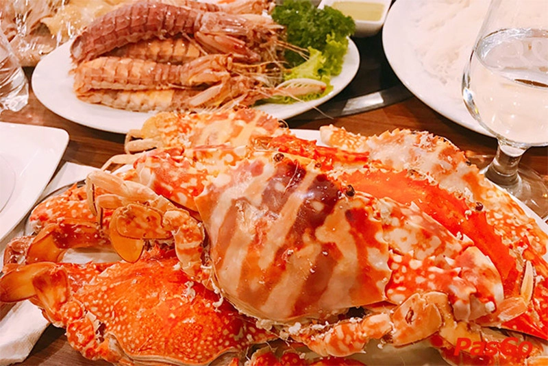buffet lẩu nướng tự chọn với hải sản biển tươi ngon hấp dẫn