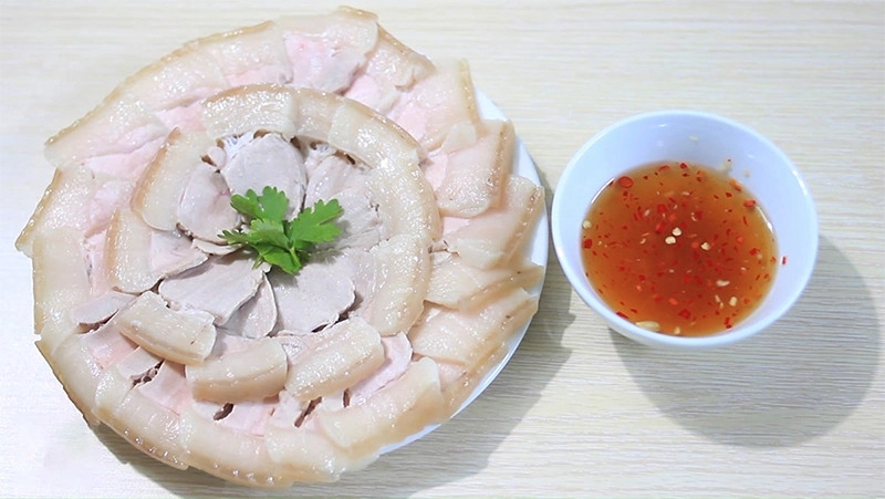 Trang trí đĩa thịt heo luộc