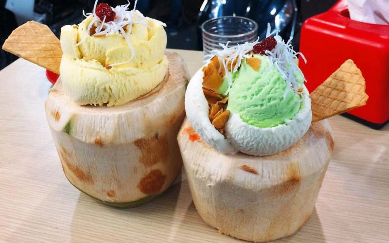 Kem dừa, thạch dừa xiêm món ăn đắt khách ngày hè
