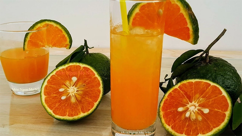 Nước cam ép bổ sung vitamin C cho bé