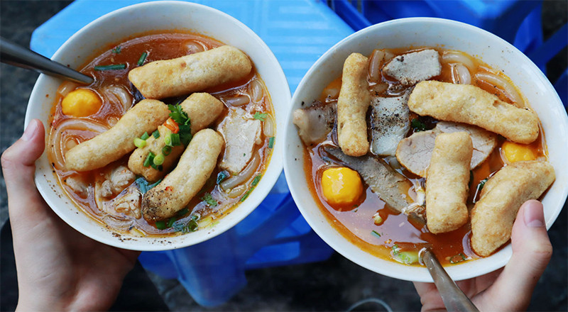 Bánh canh gánh vỉa hè nét đặc trưng ẩm thực Sài Gòn