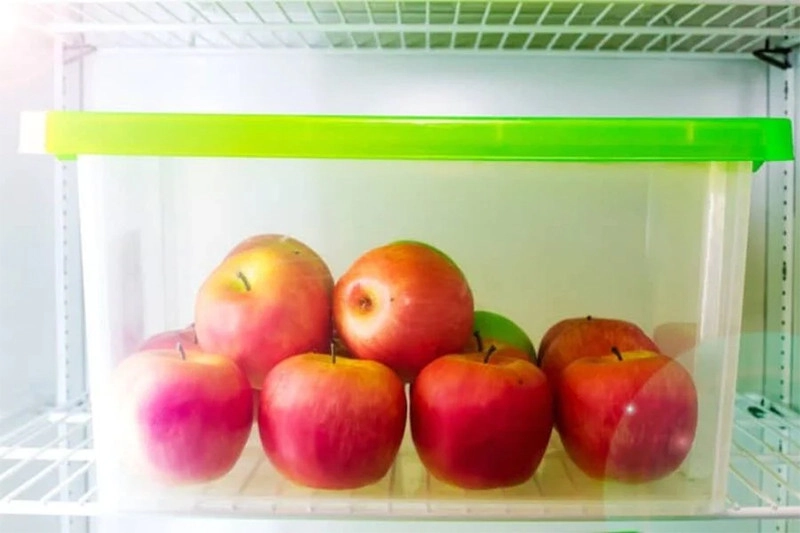 Cho táo vào tủ lạnh để tươi được lâu hơn