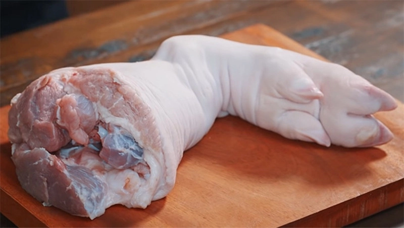 Thịt chân giò thường sử dụng để luộc, hầm rất ngon
