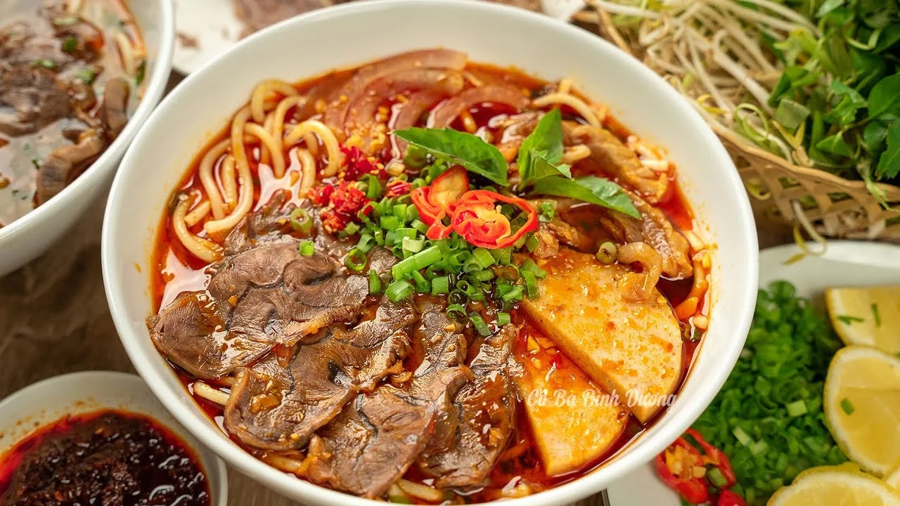 Cách nấu bún bò thơm ngon đến giọt cuối cùng