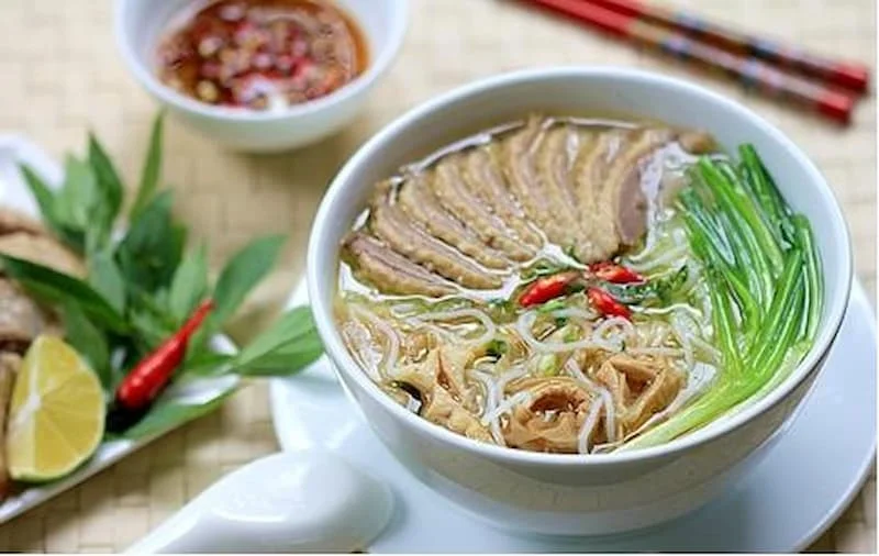 Bún măng vịt thơm ngon, béo ngậy