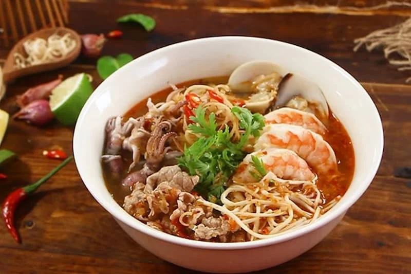 Bún hải sản chua cay