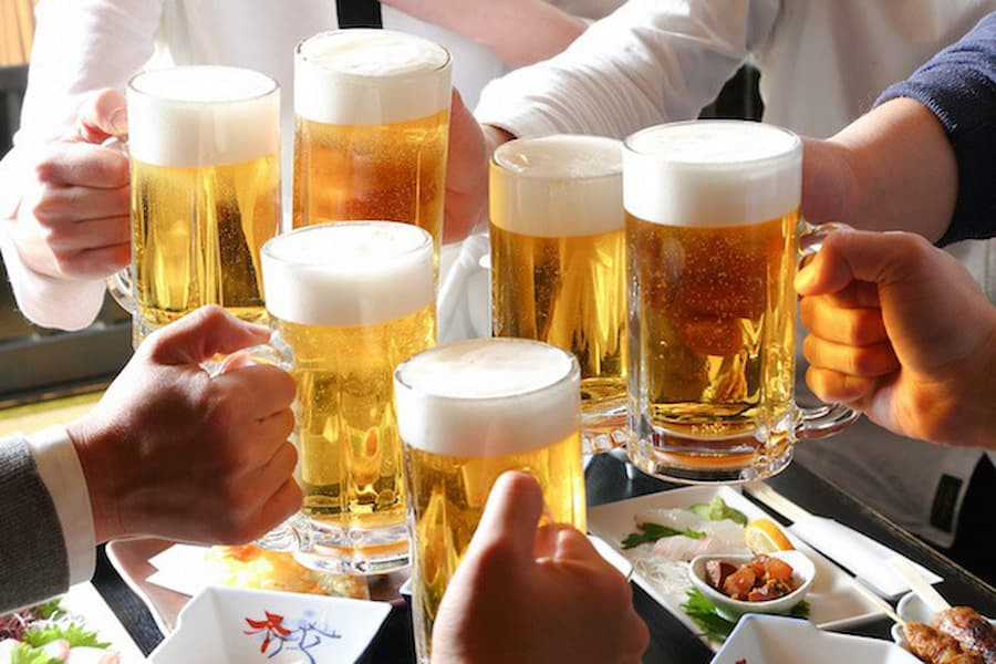 Uống bia kèm món nhậu là một nét văn hóa phổ biến