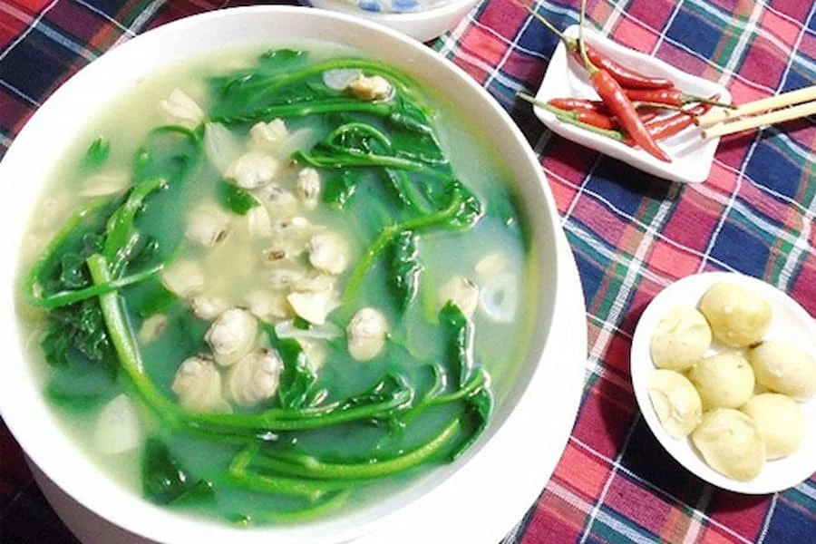 Bát canh ngao mồng tơi