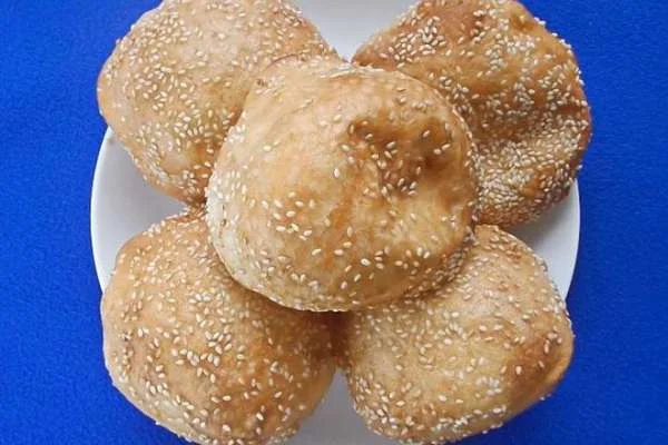 Hướng dẫn cách làm bánh tiêu ngon tại nhà từ bột mì và bột nở